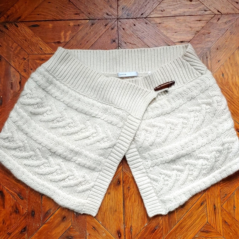 Vince. Cream colored scarf / capelet